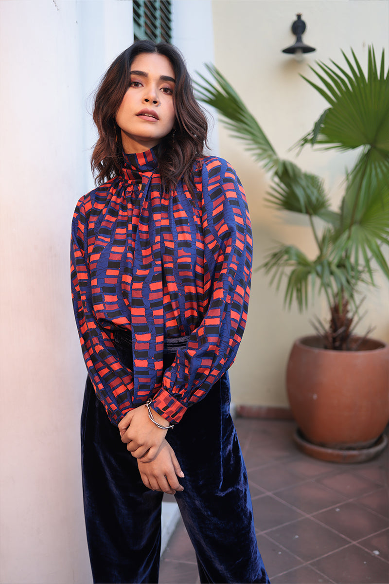 TIE BLOUSE SILK WITH LITTLE ROSE DETAIL