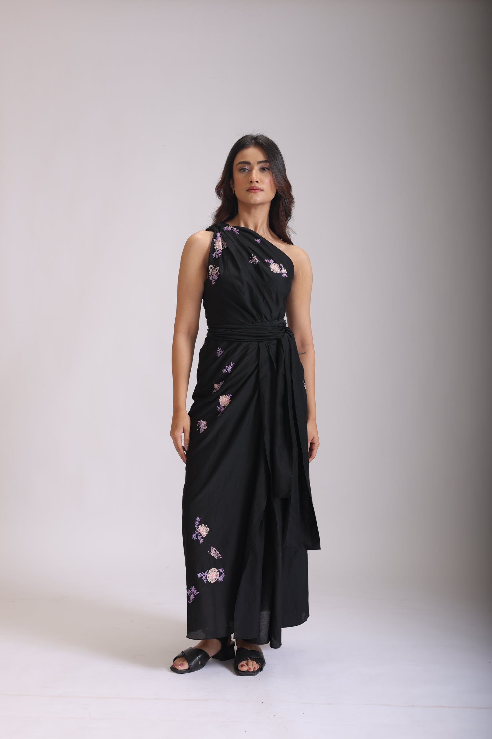 AURA WRAP BLACK DRESS WITH SNOW LILY EMBROIDERY IN COTTON SILK (BLACK)
