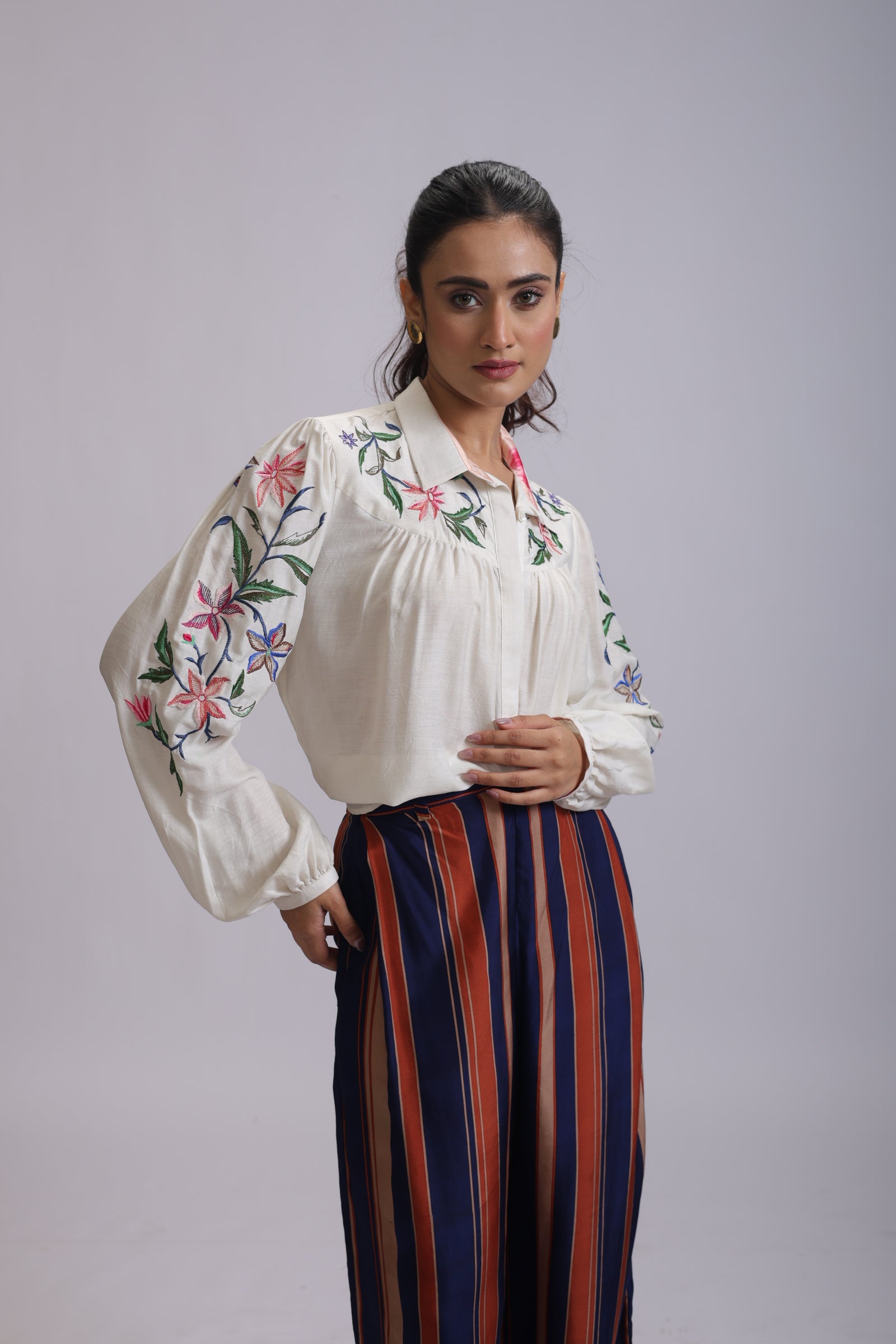 BIYANKA BLOUSE PANORAMA FLOWER EMBROIDERY