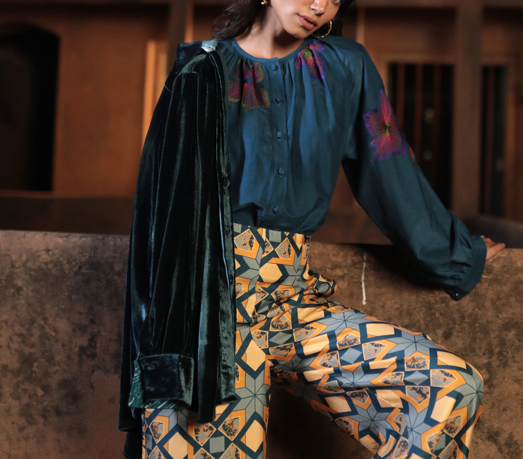 MIPA BLOUSE WITH FLOWER EMBROIDERY