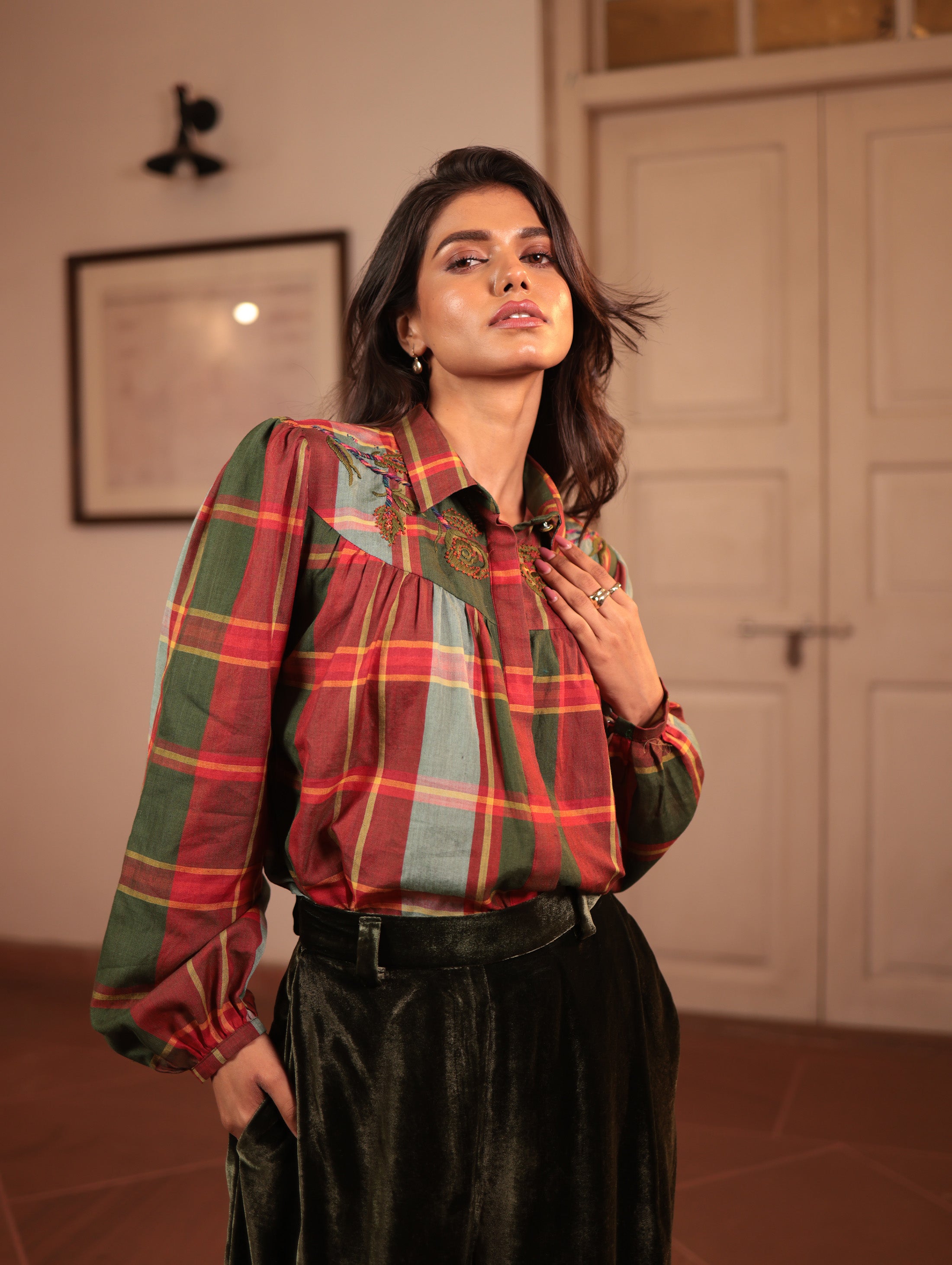 BIANKA BLOUSE WITH GLOW ROSE EMBROIDERY