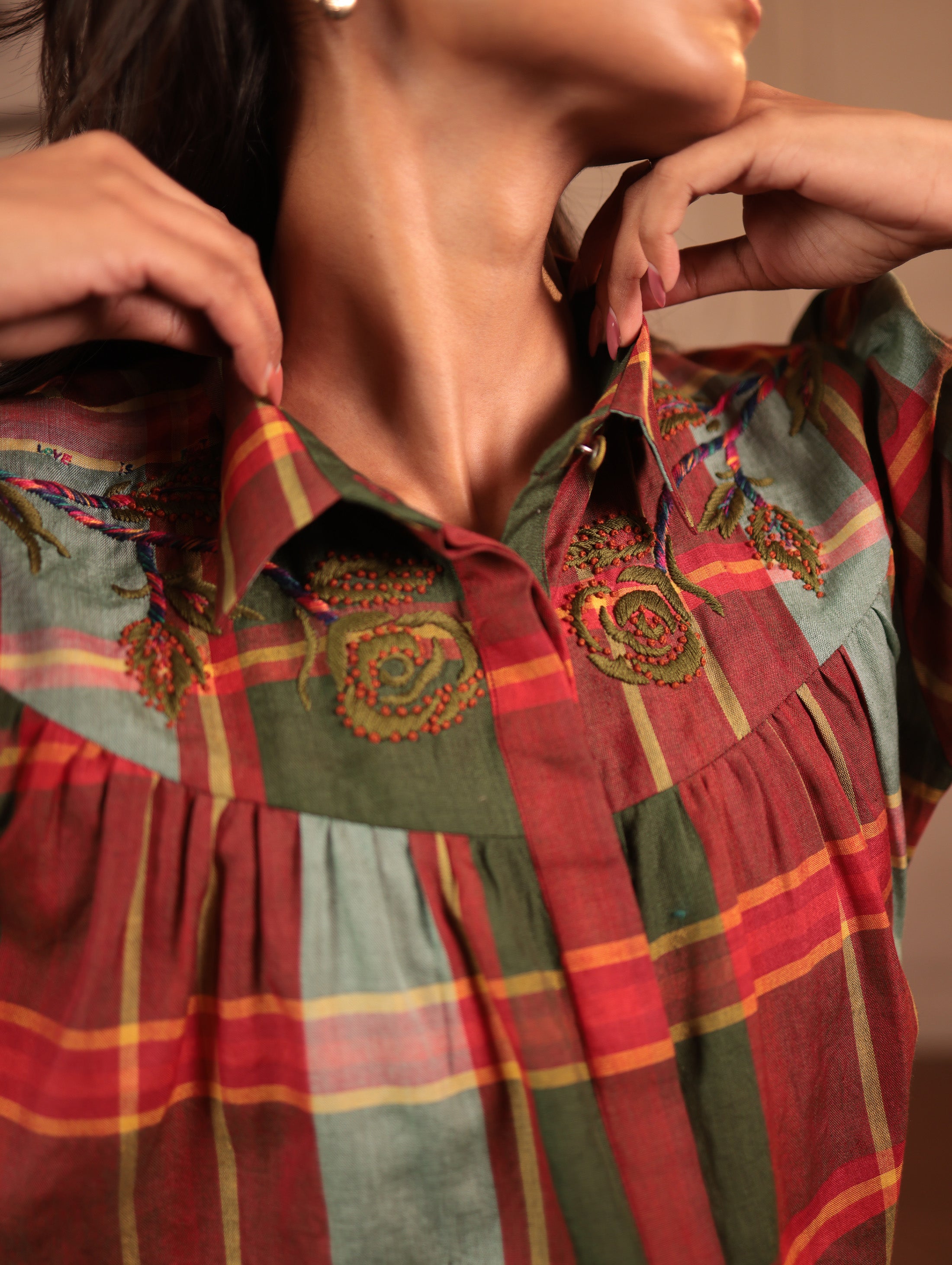 BIANKA BLOUSE WITH GLOW ROSE EMBROIDERY