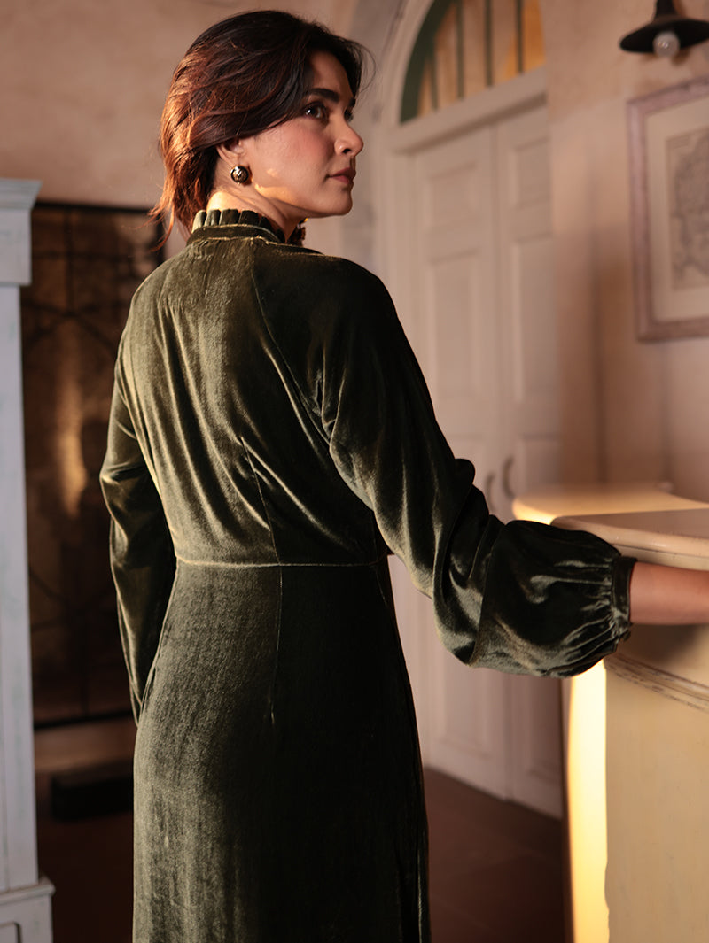 VEENA LONG DRESS IN SILK VELVET HAND EMBROIDERERD NECKLINE