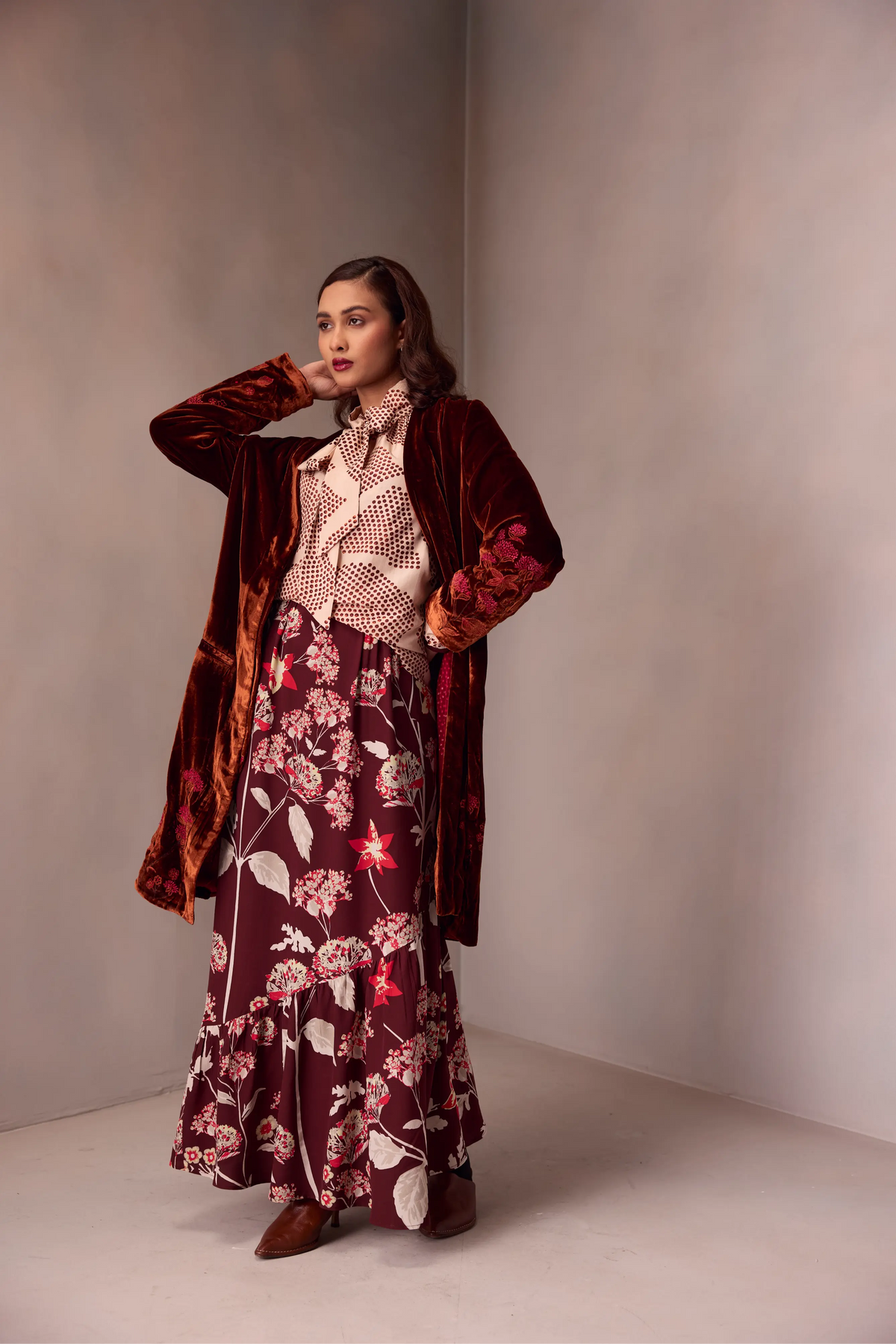 Maxine Coat In Silk Velvet With Helaing Emb.