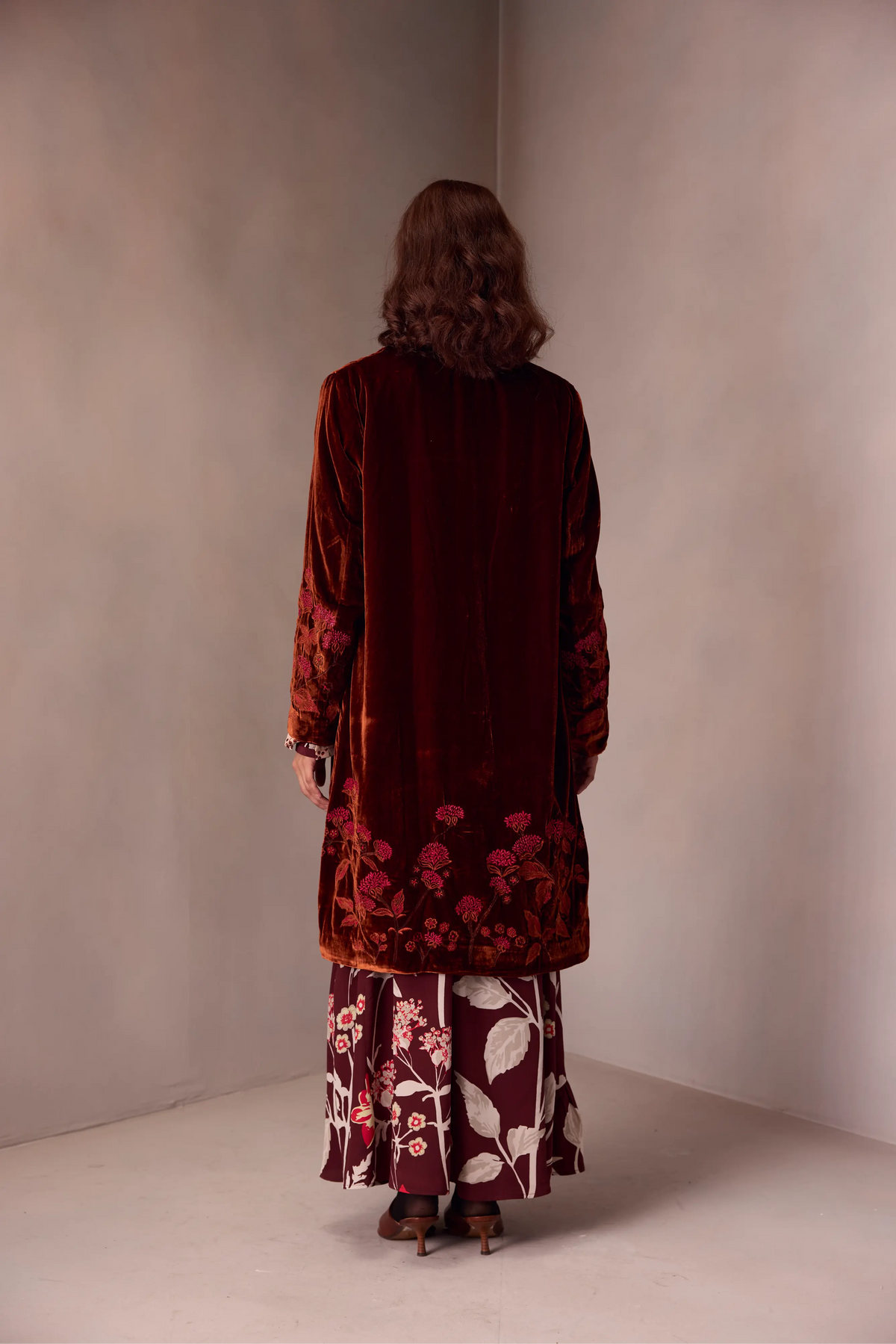 Maxine Coat In Silk Velvet With Helaing Emb.
