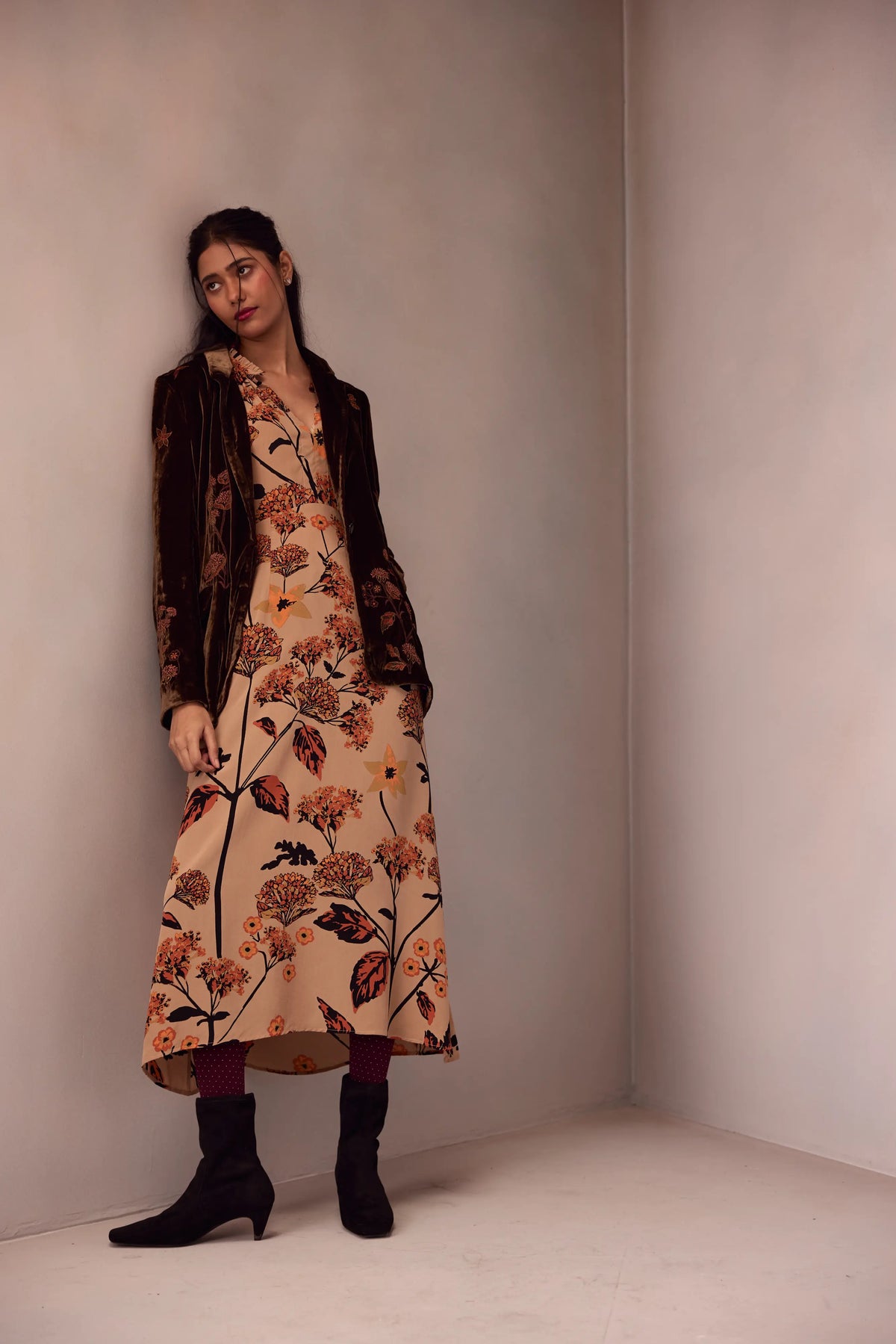Jasmine Blazer With Foliage Embroidery In Silk Velvet