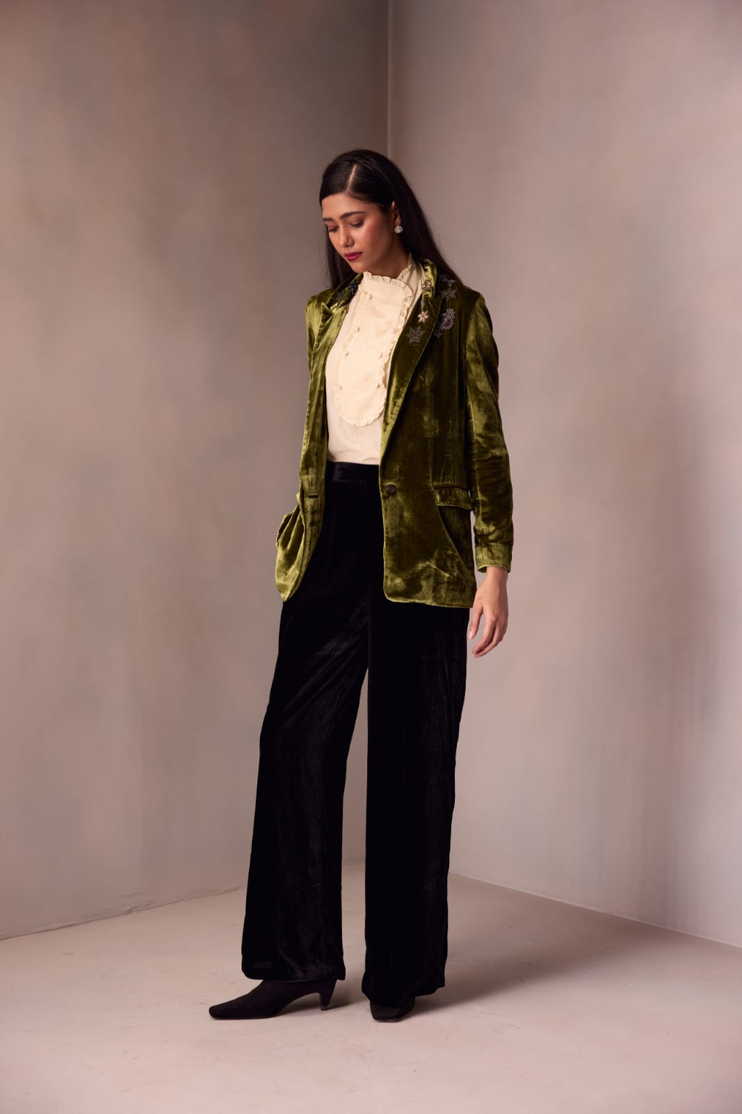 Jasmine Blazer With Brooches Embroidered