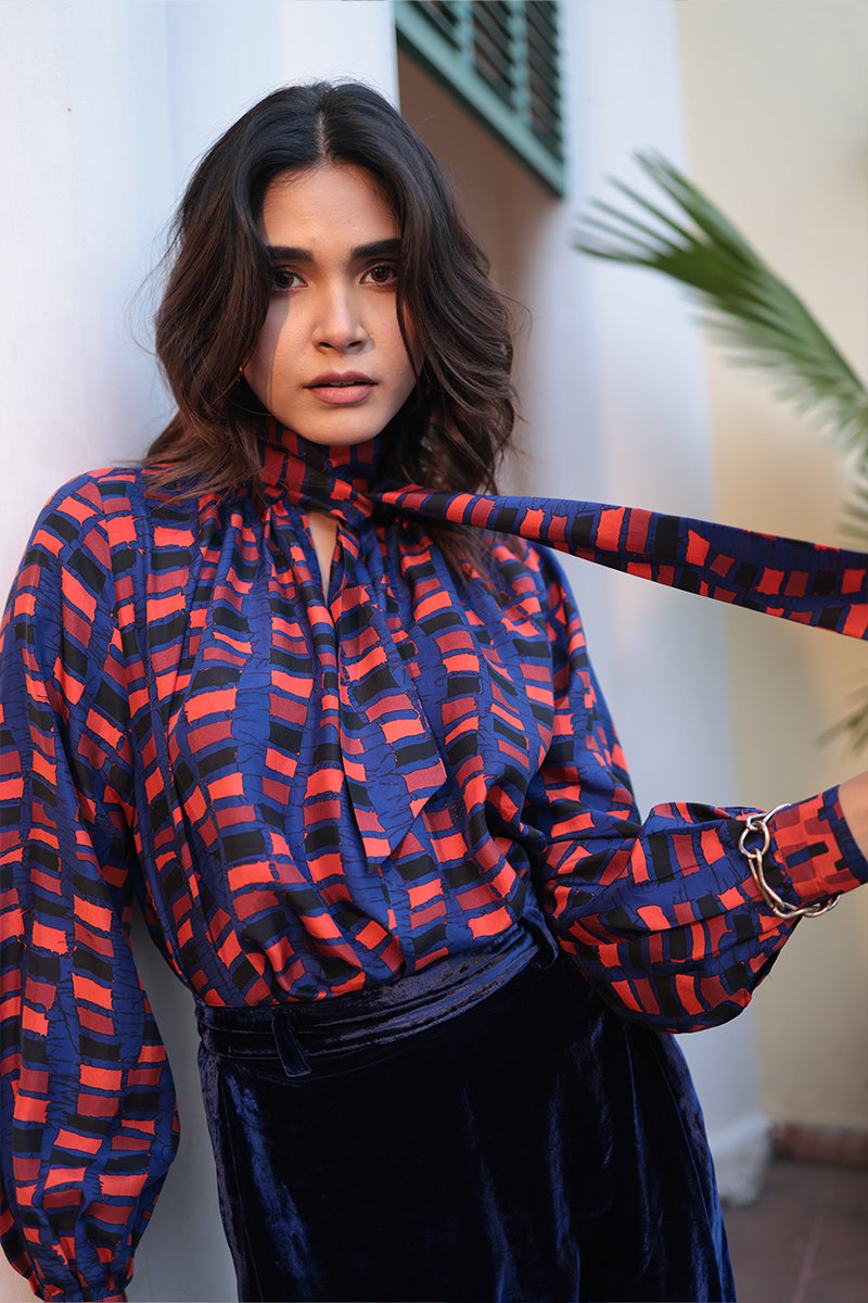 TIE BLOUSE SILK WITH LITTLE ROSE DETAIL