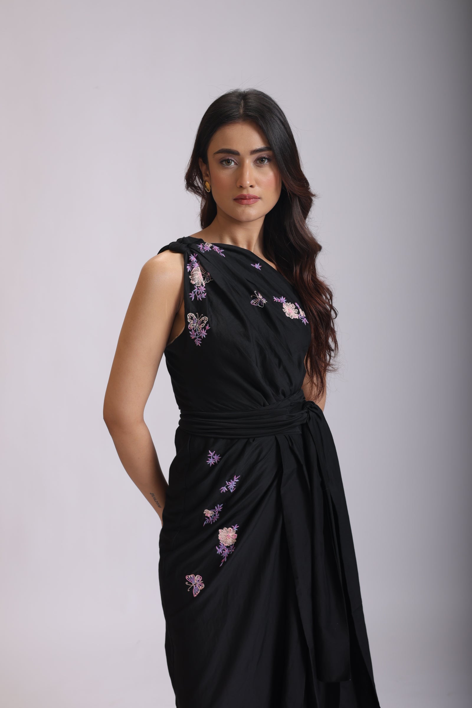 AURA WRAP BLACK DRESS WITH SNOW LILY EMBROIDERY IN COTTON SILK (BLACK)