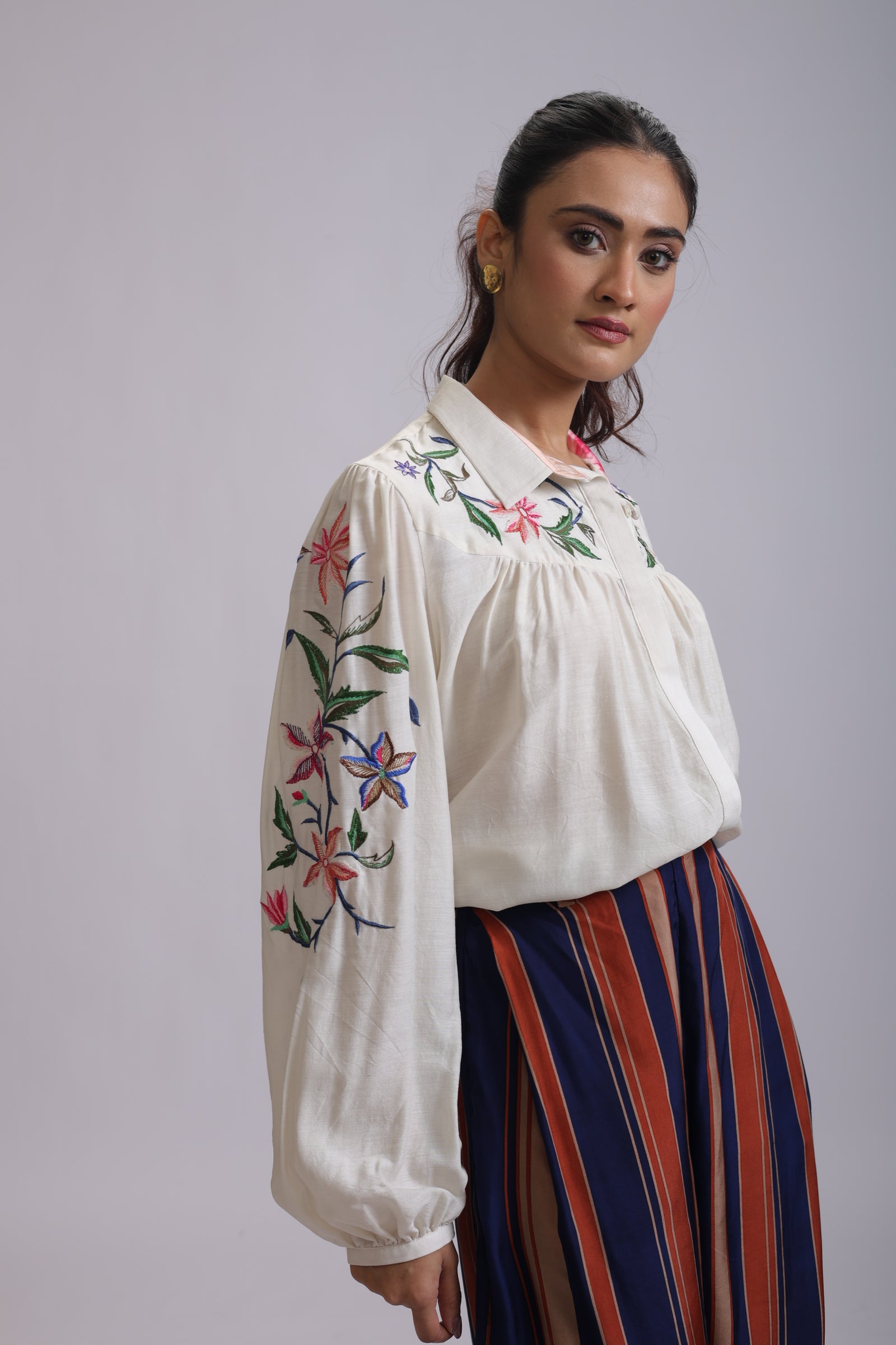 BIYANKA BLOUSE PANORAMA FLOWER EMBROIDERY