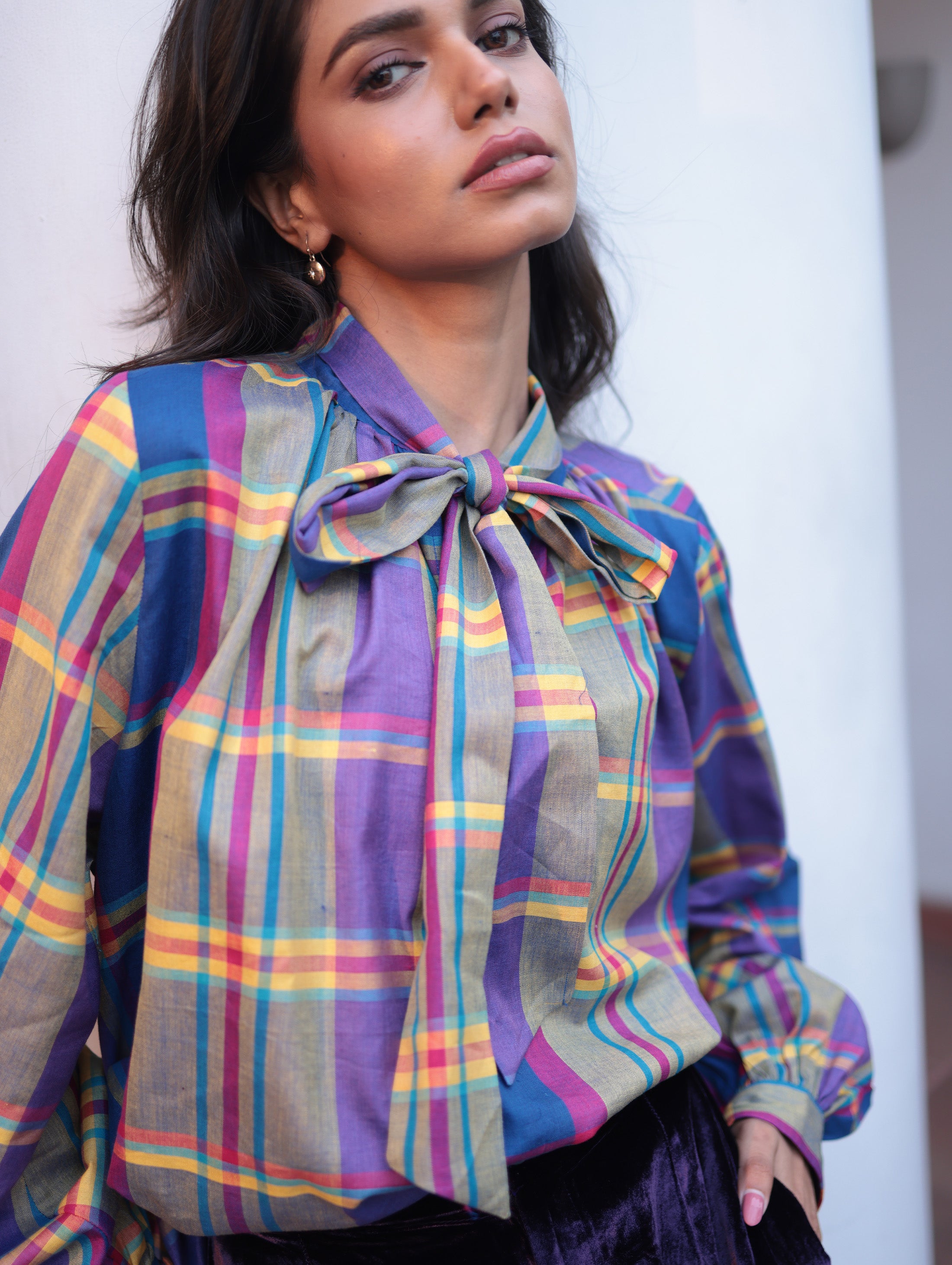 TIE BLOUSE SILK ON HAND-WOVEN FABRICS