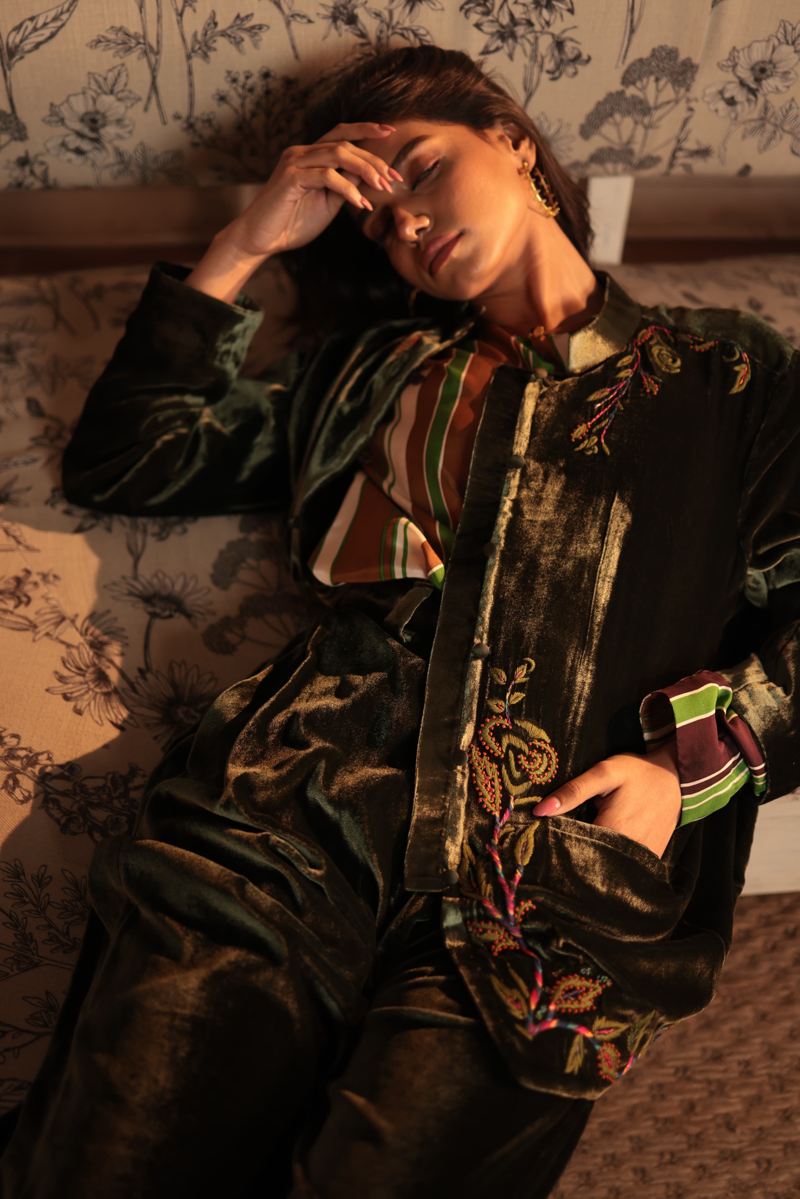 SAMEERA JACKET WITH GLOWING ROSE EMBROIDERY