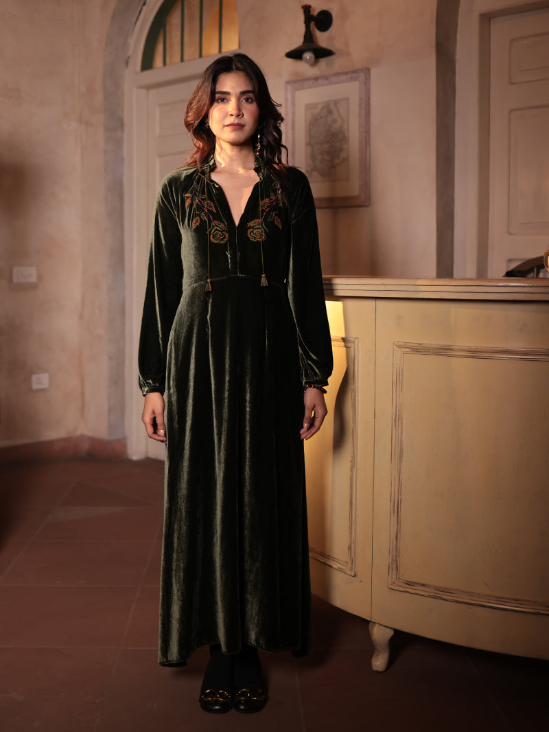 VEENA LONG DRESS WITH GLOWING ROSE EMBROIDERY