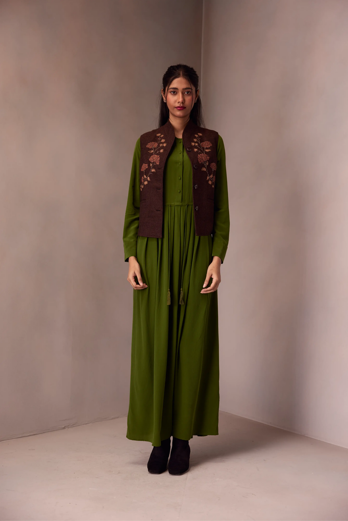 Tavishi Waist  Coat In Merino Wool With Healing Embroidery