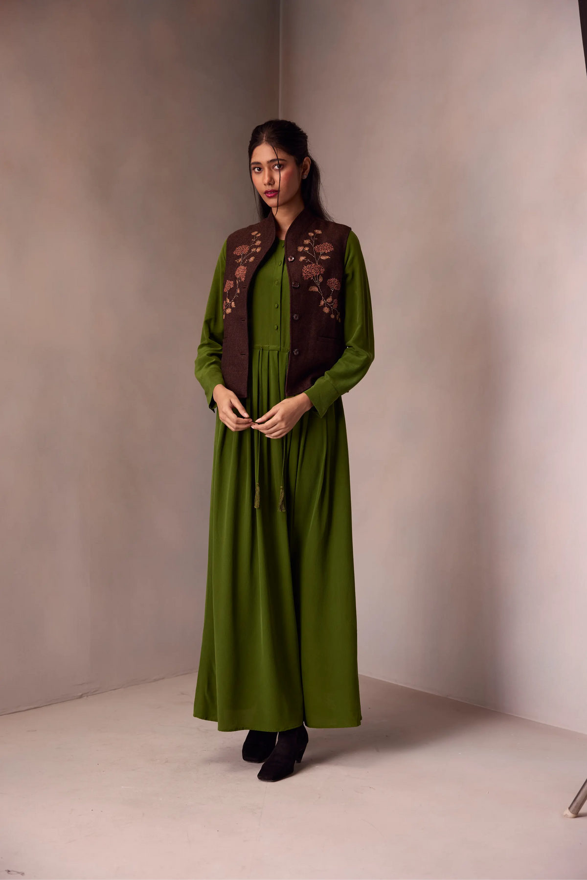 Tavishi Waist  Coat In Merino Wool With Healing Embroidery