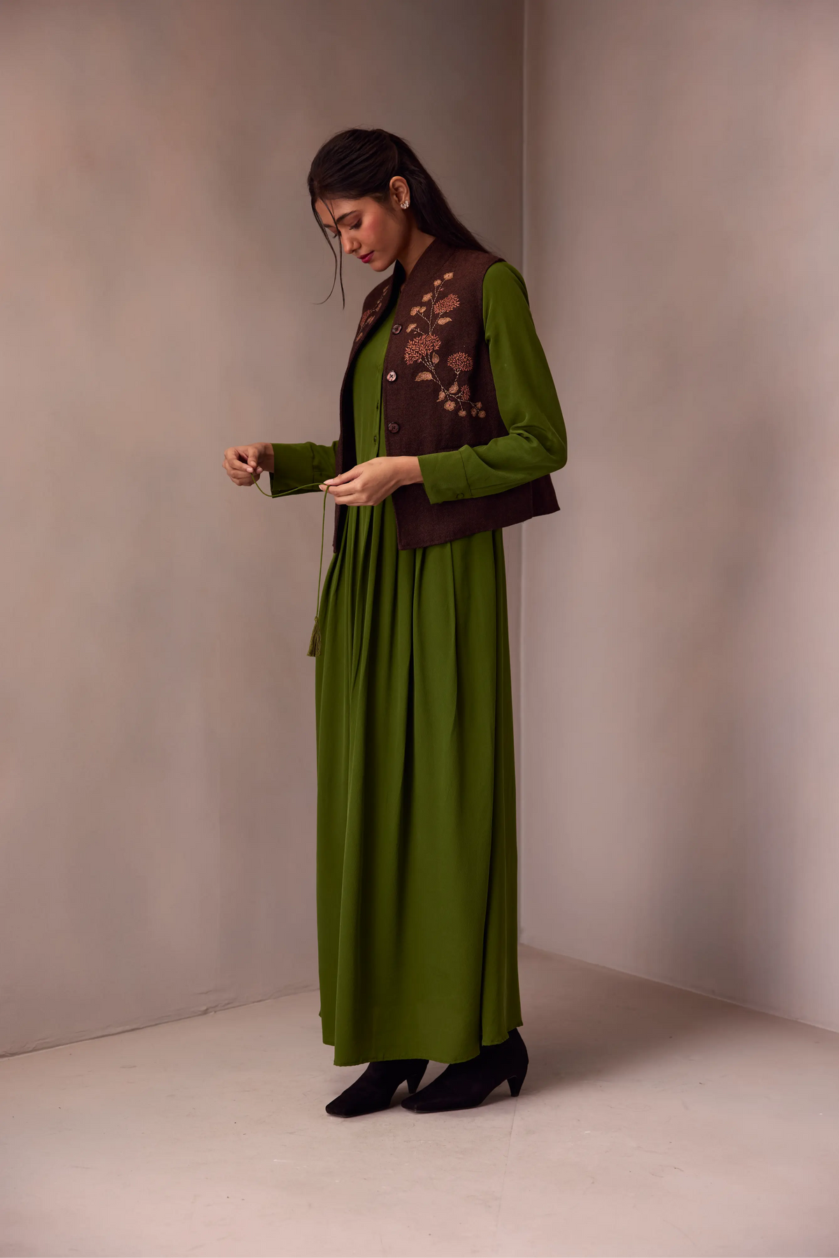 Tavishi Waist  Coat In Merino Wool With Healing Embroidery