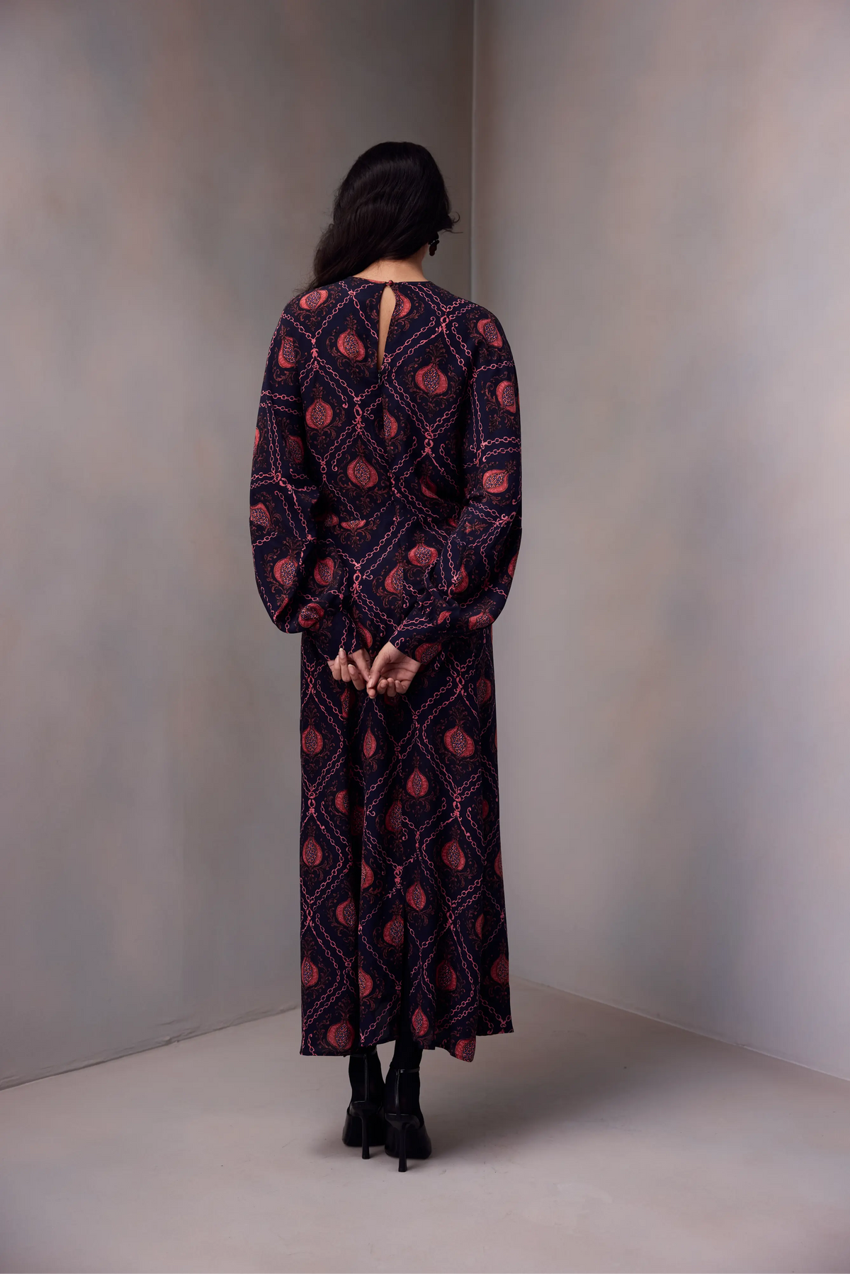 Monique Dress Long in Printed Silk
