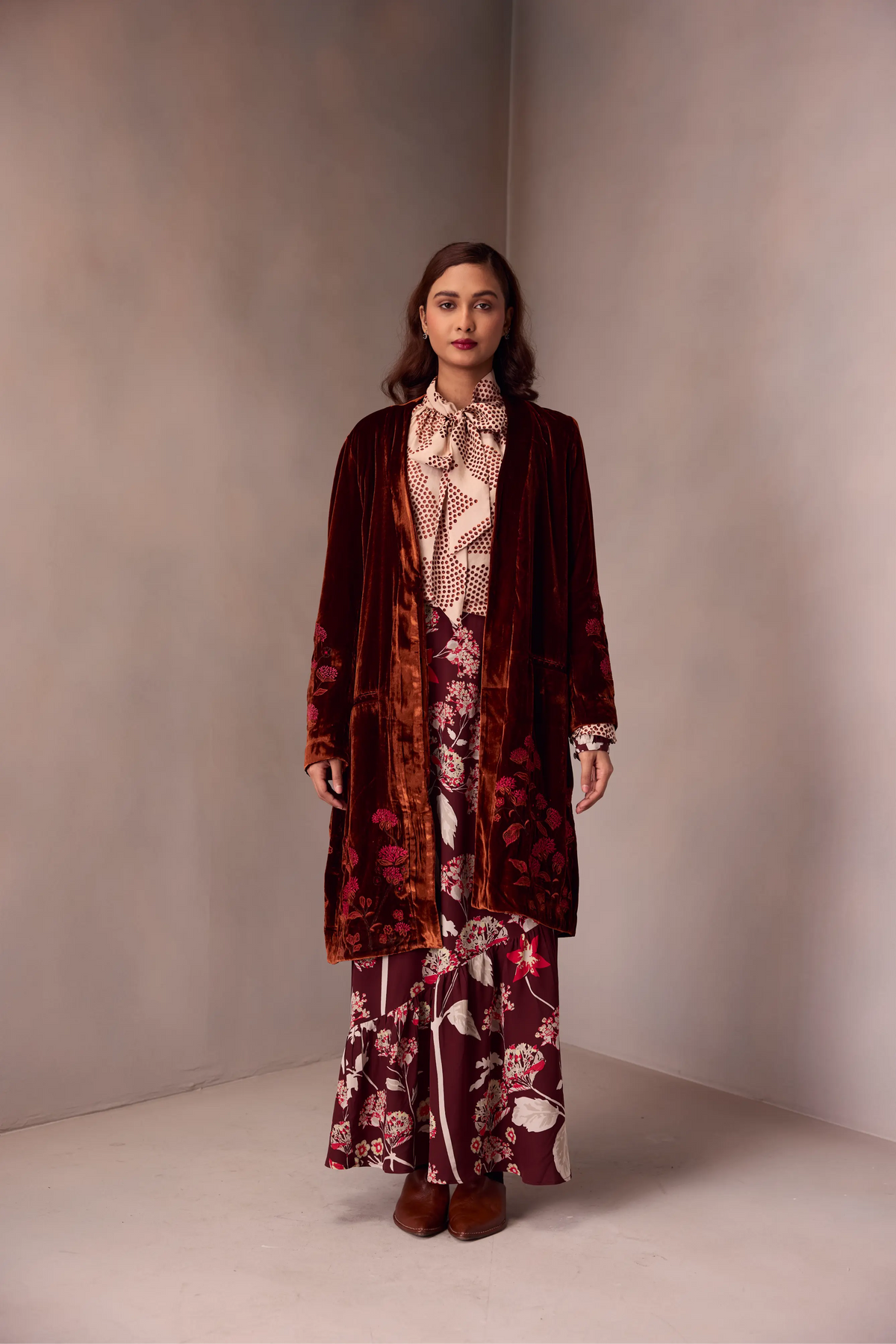 Maxine Coat In Silk Velvet With Helaing Emb.