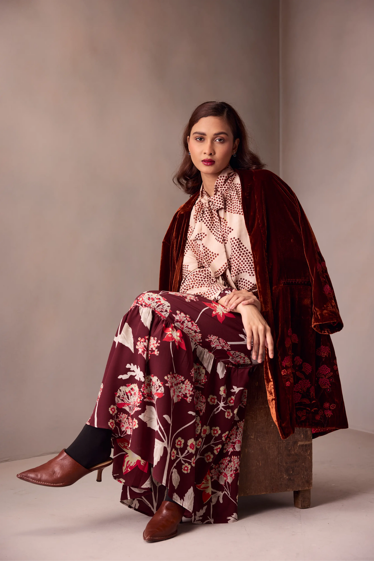 Maxine Coat In Silk Velvet With Helaing Emb.