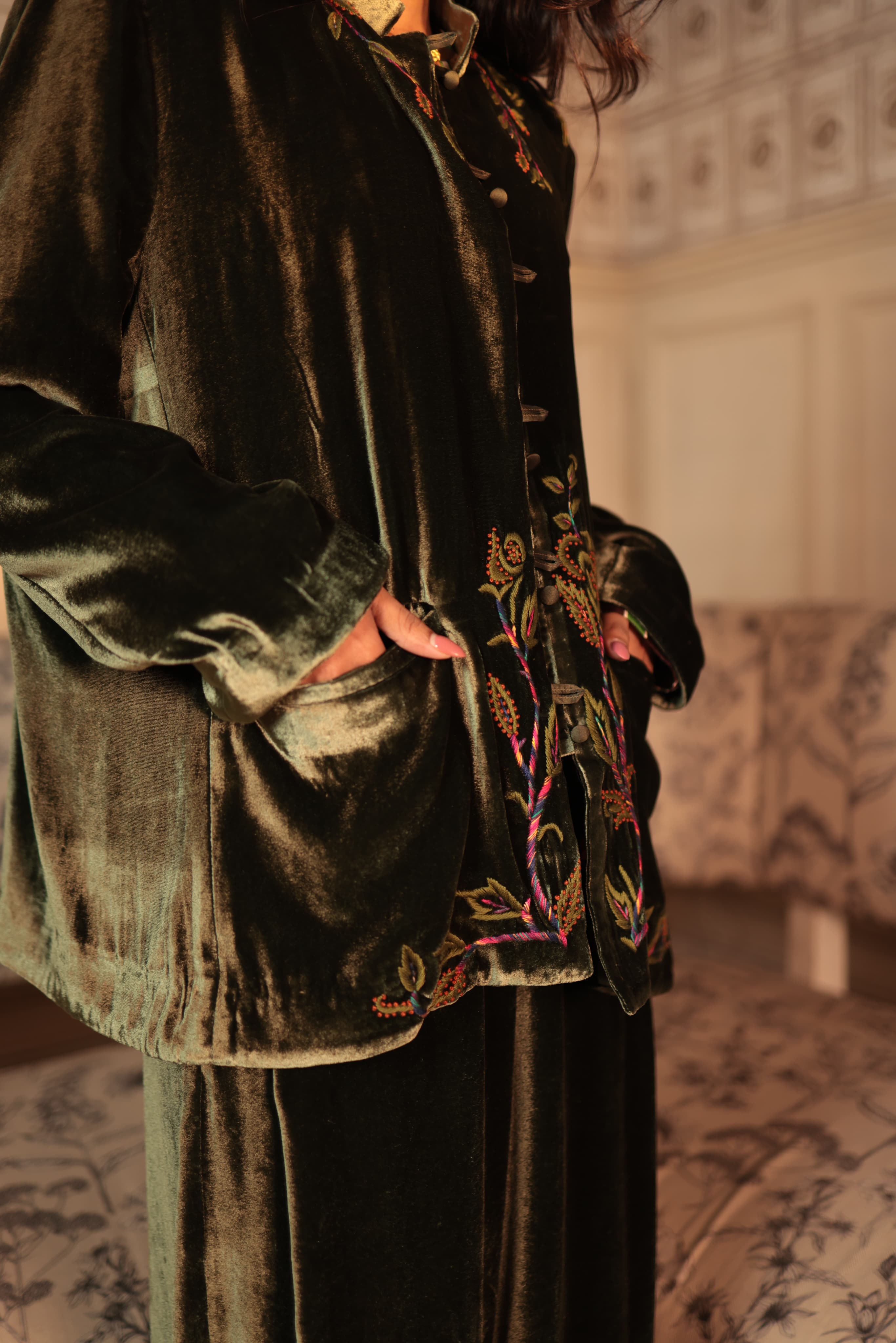 SAMEERA JACKET WITH GLOWING ROSE EMBROIDERY